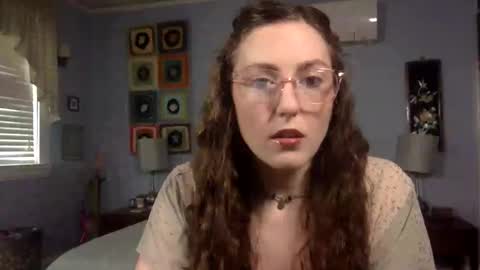Lola Moonstone online show from 24, 5, 2026