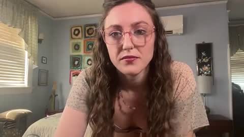 Lola Moonstone online show from 14, 6, 2026