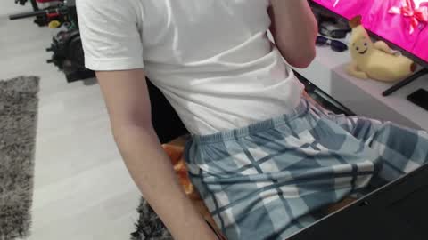 uniqueboy22 online show from 22, 4, 2026