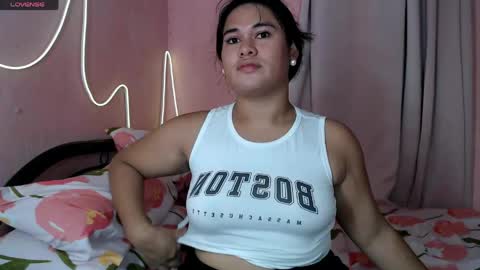 Snapshot of ur_baby_rebbecca chatting on 17, 5, 2026 SINGLE online show from 17, 5, 2026