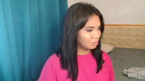 Snapshot of ur_cutiesthotasianxx chatting on 20, 10, 2025 Vee online show from 20, 10, 2025