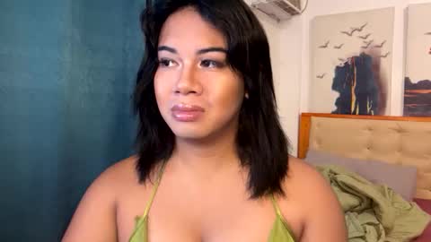 Snapshot of ur_cutiesthotasianxx chatting on 15, 11, 2025 Vee online show from 15, 11, 2025