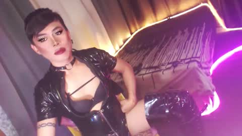 Snapshot of ur_dominatrix chatting on 4, 12, 2025 MISS ANNA online show from 4, 12, 2025