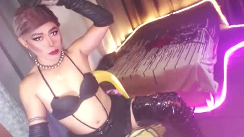 Snapshot of ur_dominatrix chatting on 5, 12, 2025 MISS ANNA online show from 5, 12, 2025