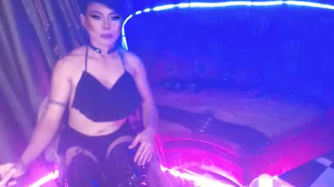 Snapshot of ur_dominatrix chatting on 7, 1, 2026 MISS ANNA online show from 7, 1, 2026