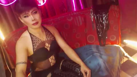 Snapshot of ur_dominatrix chatting on 5, 2, 2026 MISS ANNA online show from 5, 2, 2026