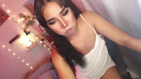 Snapshot of ur_hot_tommiexx chatting on 5, 1, 2025 jennie online show from 5, 1, 2025