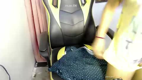 Snapshot of ur_small_girl chatting on 6, 11, 2025 ur_small_girl online show from 6, 11, 2025