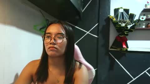 Snapshot of ur_wetwife chatting on 19, 11, 2025 ur_wetwife online show from 19, 11, 2025