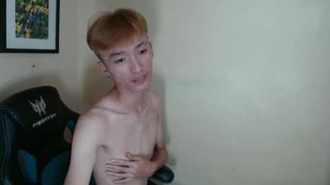 urasian_femboyxxx online show from 11, 4, 2026
