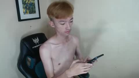 urasian_femboyxxx online show from 12, 4, 2026