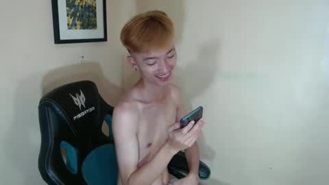 urasian_femboyxxx online show from 18, 4, 2026