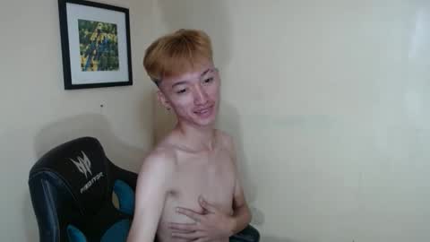 urasian_femboyxxx online show from 19, 4, 2026