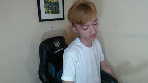 urasian_femboyxxx online show from 21, 4, 2026
