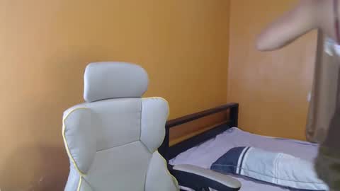 Snapshot of urasian_kat chatting on 15, 12, 2025 urasian_kat online show from 15, 12, 2025