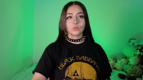 Snapshot of urbaby6irl chatting on 18, 4, 2026 Danielle online show from 18, 4, 2026