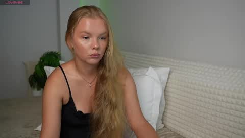 Snapshot of urblonde001 chatting on 7, 6, 2026 Ksenia Pterson online show from 7, 6, 2026