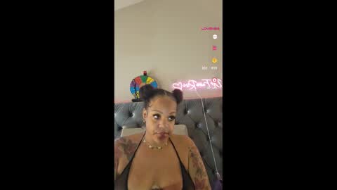 Snapshot of urfaveriri chatting on 31, 10, 2025 urfaveriri online show from 31, 10, 2025