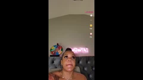 Snapshot of urfaveriri chatting on 29, 11, 2025 urfaveriri online show from 29, 11, 2025