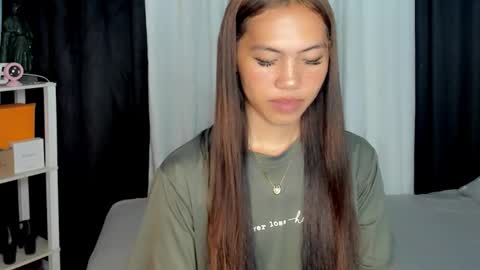 Snapshot of urhot_fcking_zoey chatting on 13, 11, 2025 zoey noir online show from 13, 11, 2025