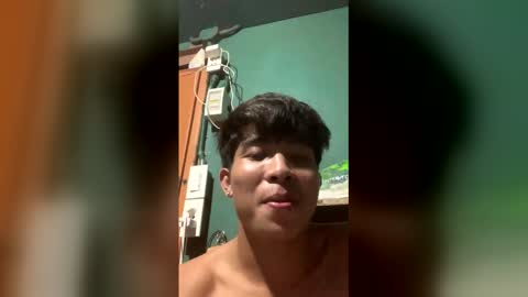 Snapshot of urhot_jeremyxx chatting on 15, 12, 2025 jeremy online show from 15, 12, 2025