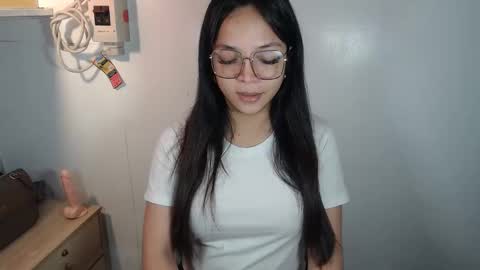 Snapshot of urhotangela chatting on 4, 3, 2026 urhotangela online show from 4, 3, 2026