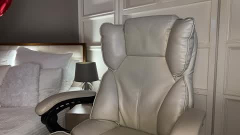 Snapshot of urlillshy chatting on 5, 12, 2025 Kristina online show from 5, 12, 2025