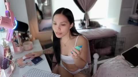 Snapshot of urlittlefilipina chatting on 16, 11, 2025 urlittlefilipina online show from 16, 11, 2025