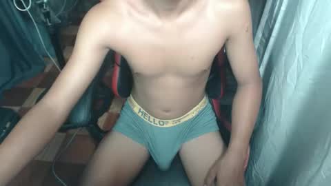 Snapshot of urlover_boy24 chatting on 23, 11, 2025 romeo online show from 23, 11, 2025