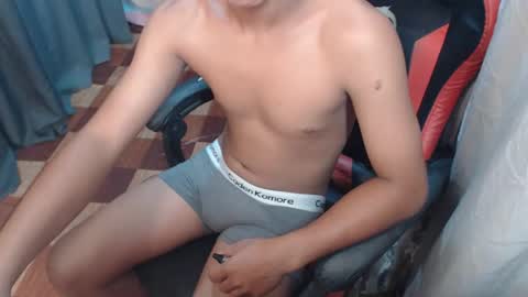 Snapshot of urlover_boy24 chatting on 16, 12, 2025 romeo online show from 16, 12, 2025