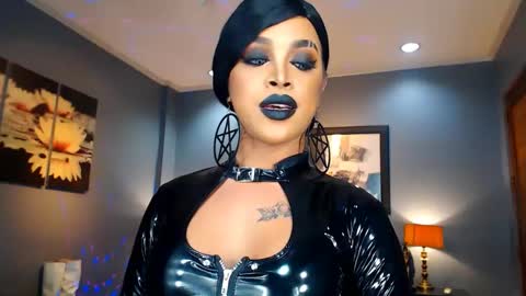 UrMajestyTyra online show from 30, 1, 2025