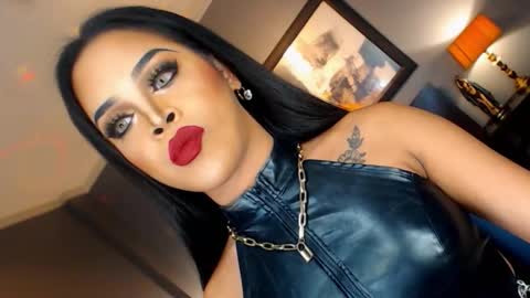 UrMajestyTyra online show from 18, 11, 2025