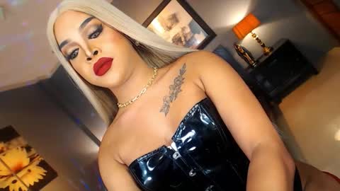 UrMajestyTyra online show from 19, 11, 2025