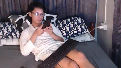 Snapshot of urpinoyasianx chatting on 24, 10, 2025 Mel online show from 24, 10, 2025