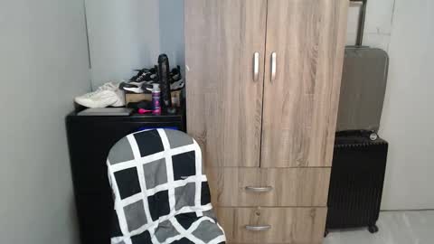 Snapshot of urpinoyasianx chatting on 27, 10, 2025 Mel online show from 27, 10, 2025