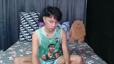 Snapshot of urpinoyasianx chatting on 3, 11, 2025 Mel online show from 3, 11, 2025