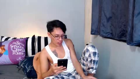Snapshot of urpinoyasianx chatting on 12, 11, 2025 Mel online show from 12, 11, 2025