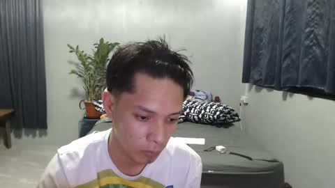 Snapshot of urpinoyasianx chatting on 25, 11, 2025 Mel online show from 25, 11, 2025