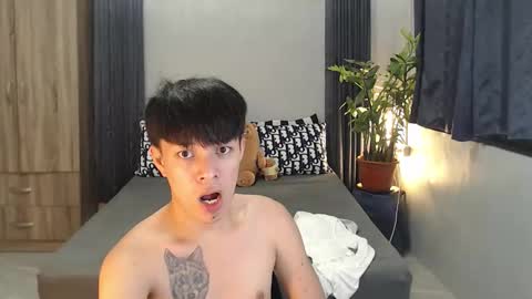 Snapshot of urpinoyasianx chatting on 19, 12, 2025 Mel online show from 19, 12, 2025