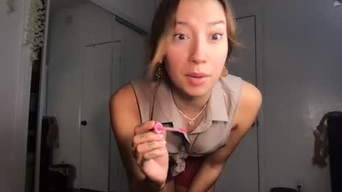 Snapshot of ursweetestlilly chatting on 21, 11, 2025 Lily online show from 21, 11, 2025