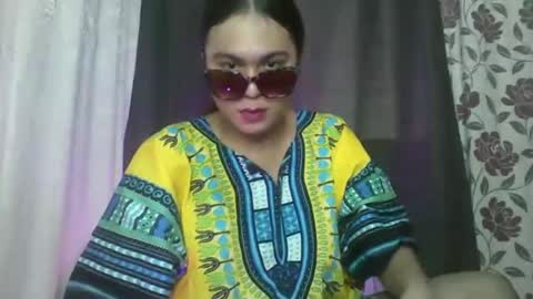 Snapshot of urunexpensivecamilla chatting on 9, 11, 2025 YOURGIRLCAMILLA online show from 9, 11, 2025