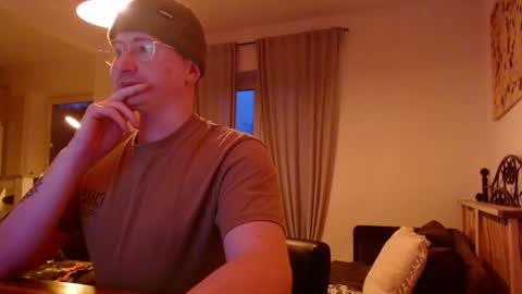 Snapshot of vacation__ chatting on 4, 2, 2025 vacation__ online show from 4, 2, 2025