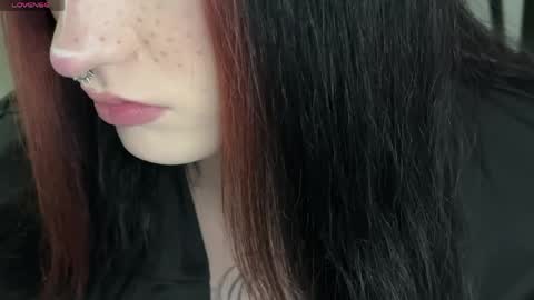 Snapshot of vailyreb chatting on 25, 5, 2026 Marin online show from 25, 5, 2026