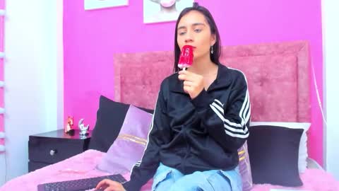 Snapshot of vaioletcooper chatting on 3, 3, 2026 VaiolletCooper online show from 3, 3, 2026