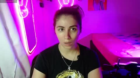 Snapshot of val_angelll chatting on 14, 7, 2026 valentina online show from 14, 7, 2026