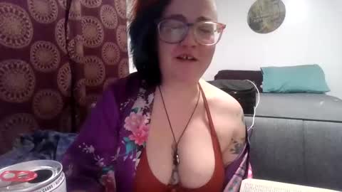 valarieak online show from 1, 11, 2025