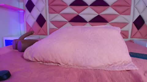 Snapshot of vale_castro1 chatting on 26, 9, 2025 Valentina online show from 26, 9, 2025