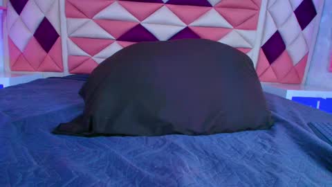 Snapshot of vale_castro1 chatting on 10, 10, 2025 Valentina online show from 10, 10, 2025