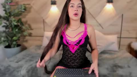 Snapshot of vale_lux chatting on 6, 10, 2025 Valentina online show from 6, 10, 2025