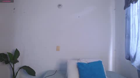 IG-valen mendoza99  twitter valenthompson99 online show from 10, 4, 2026